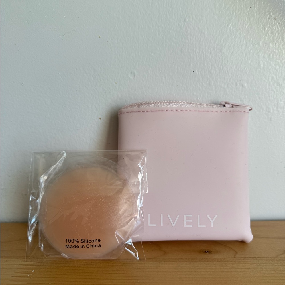 Lively Smooth Stickies Silicone Nipple Covers with Pink Pouch